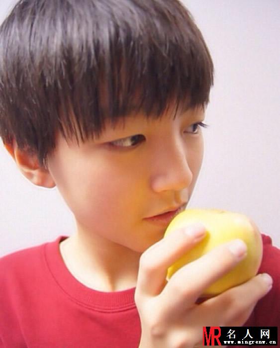 TFBOYS王俊凯2013年青涩生活照集(1)