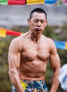 黄晓明肌肉不及张丰毅 59岁肌肉男色吸引人(8P)