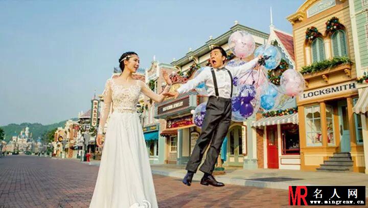 王祖蓝李亚男婚纱照曝光 获封最萌婚纱照(1)