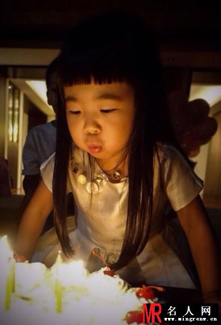 Grace姐姐4岁生日 曹格为女温馨庆生(1)