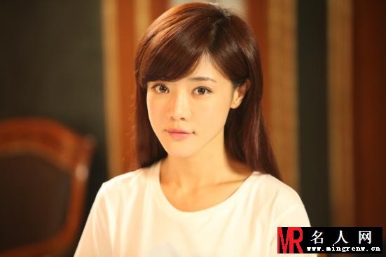 邓家佳冬暖花会开剧照 饰演励志女孩蓝素馨(1)