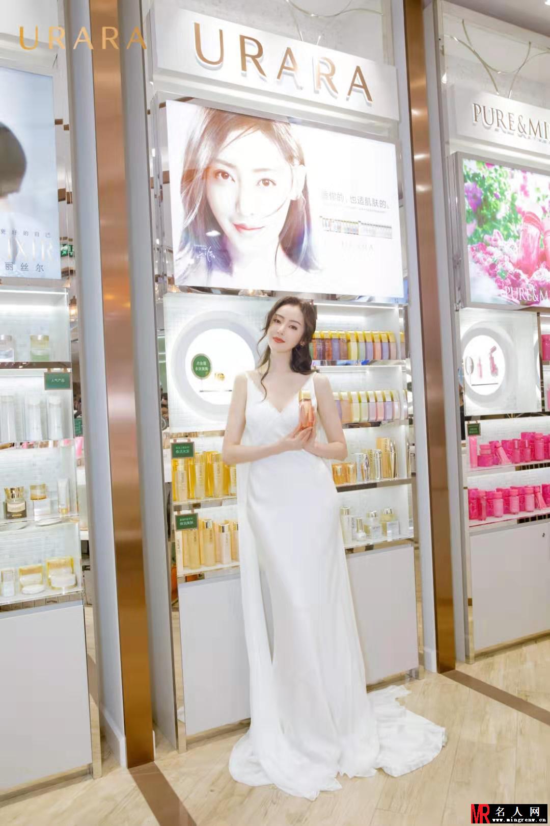 张天爱出席品牌活动 白衣飘带仙味十足(1)