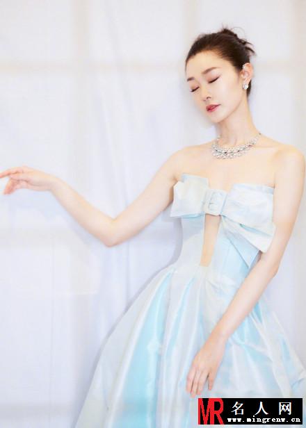 宋轶冰淇淋绿长裙走红毯 清新甜美小性感(1)