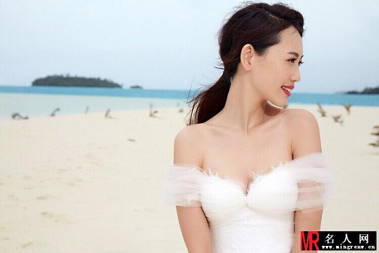 王宝强夫妇海岛拍婚纱照 拥抱牵手十分甜蜜(1)