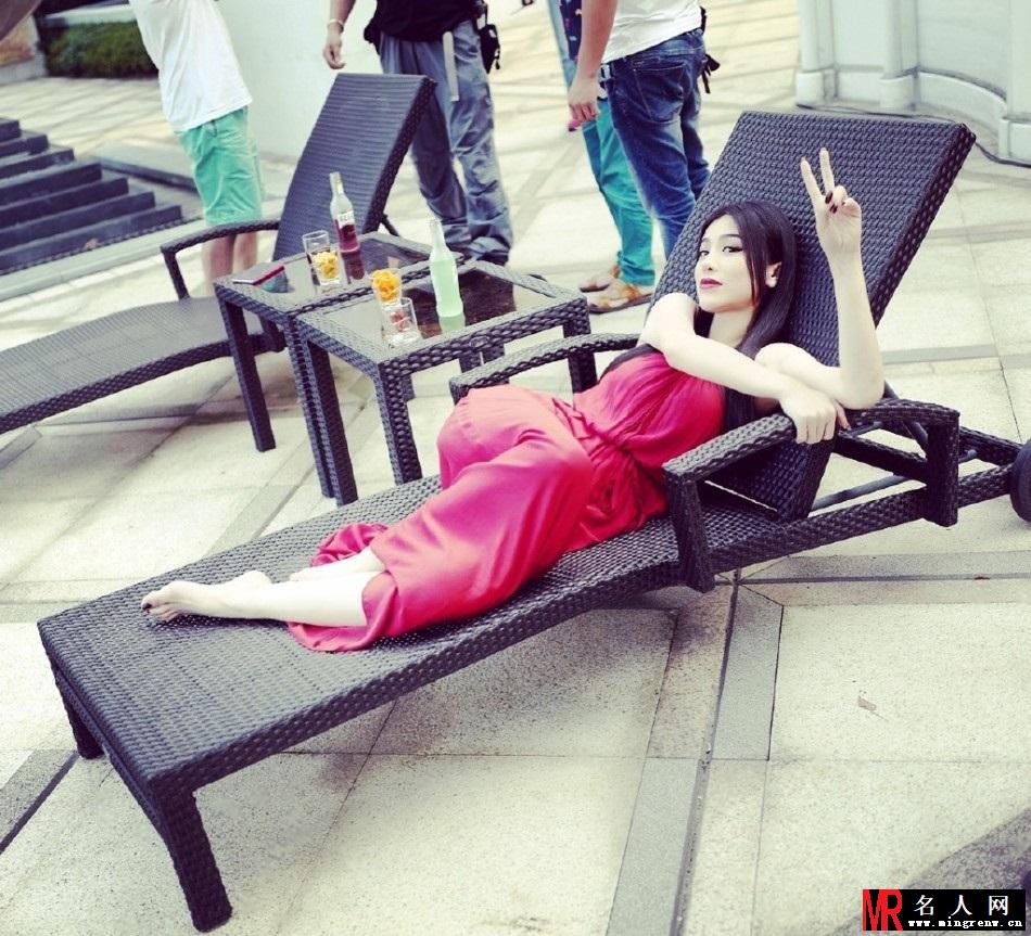 刘翔前妻葛天晒美照 一袭红裙娇艳动人(1)