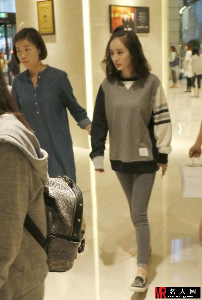 辣妈不忘春心 杨幂扎小辫宛如学生妹(1)