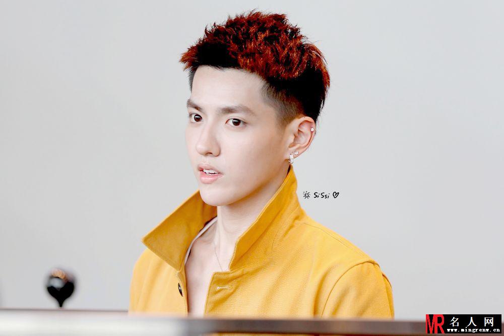2013年5月EXO台湾飞往仁川机场写真吴亦凡图片帅气时尚(1)
