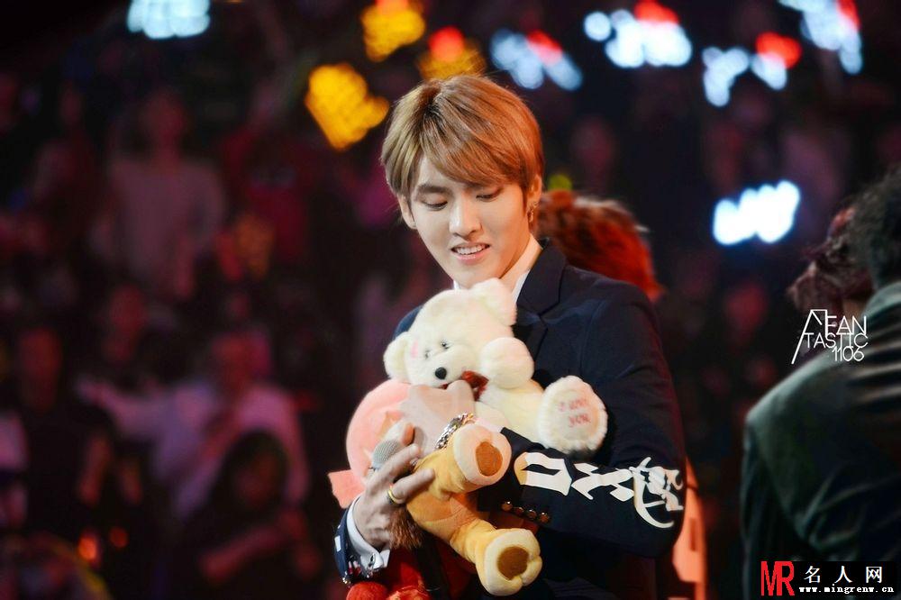 吴亦凡2013年帅气现身上海演唱会卖萌合集(1)