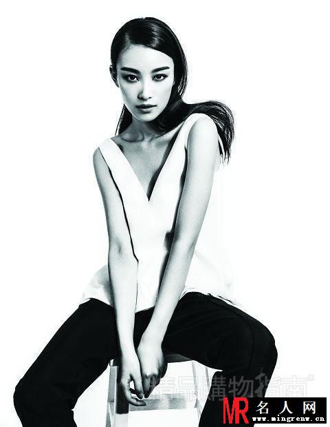 倪妮登精品购物指南 黑白照性感而霸气十足(1)