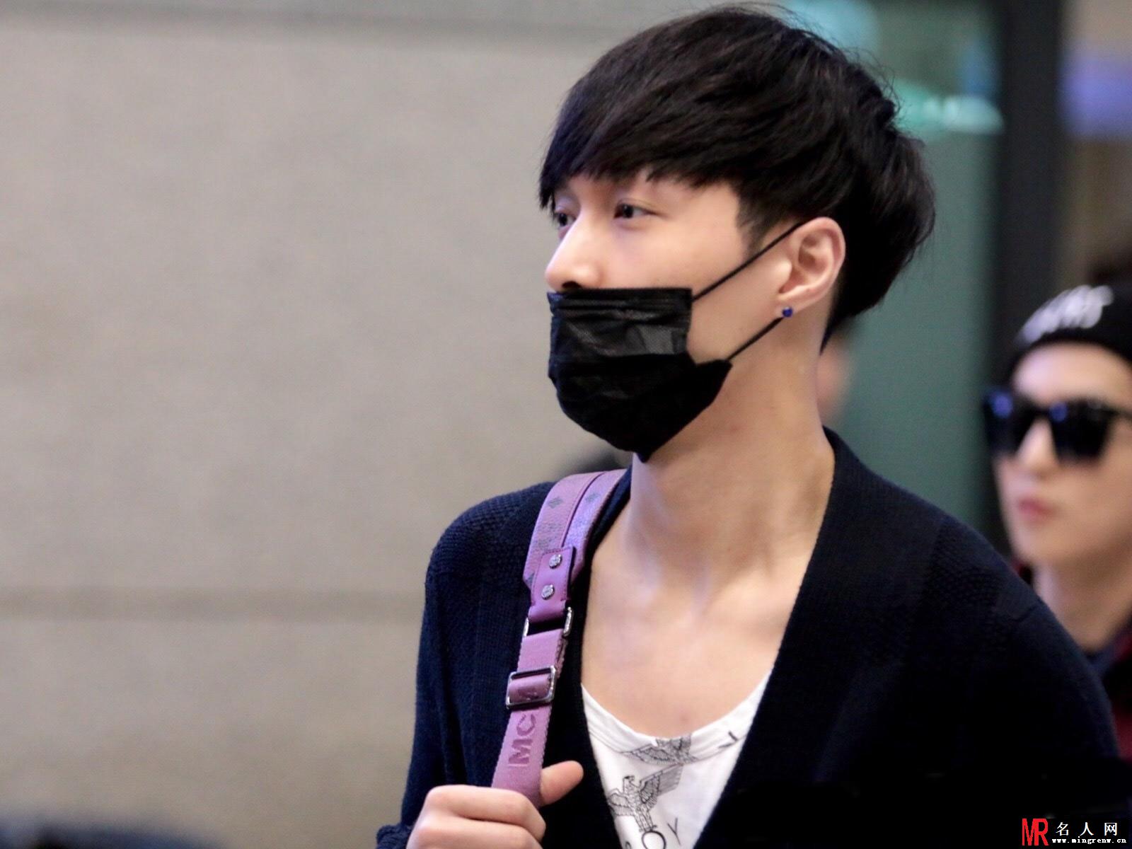 EXO张艺兴2014年12月机场写真 离开香港返回韩国(1)