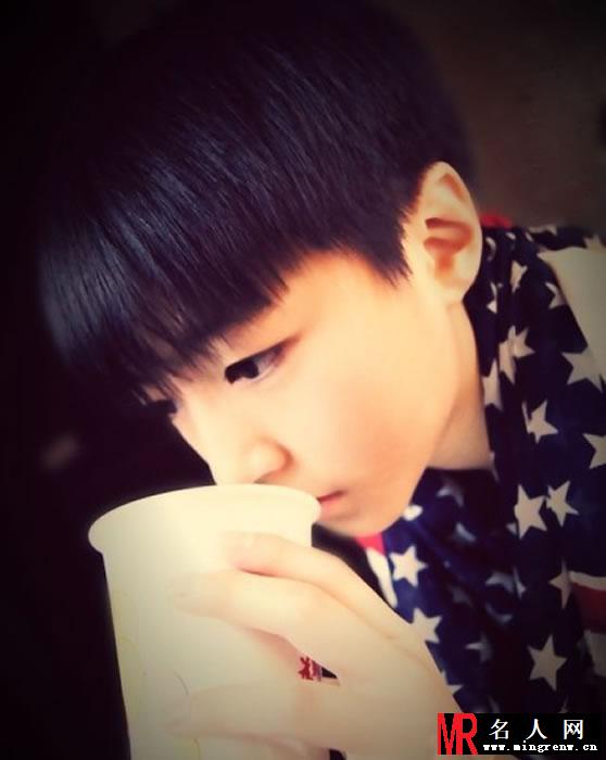 TFBOYS王俊凯2013年青涩生活照集(1)