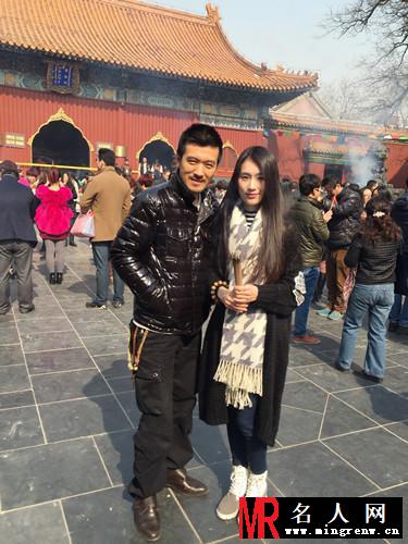 杨子带新人举止亲密吃火锅 新人撞小三黄圣依(1)