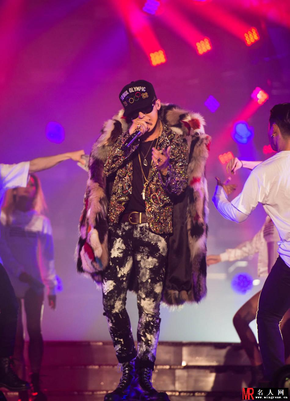 天团BigBang强势回归 韩国首尔演唱会HIGH爆全场(1)