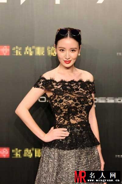 张萌蕾丝香肩全透视十分惹眼 变身时尚新宠(1)