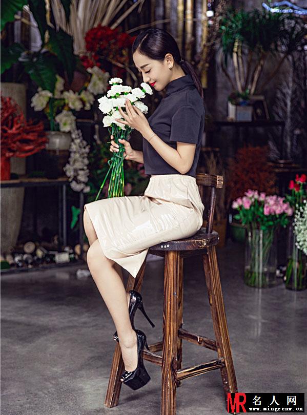 杨蓉冷艳写真曝光 高贵气质夺人眼球(1)