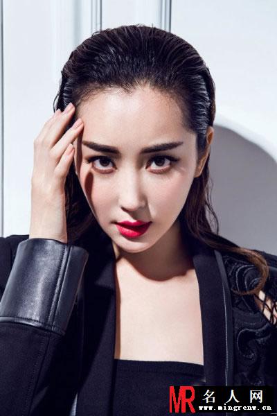 杜若溪冷艳写真 小露酥胸显诱惑(1)