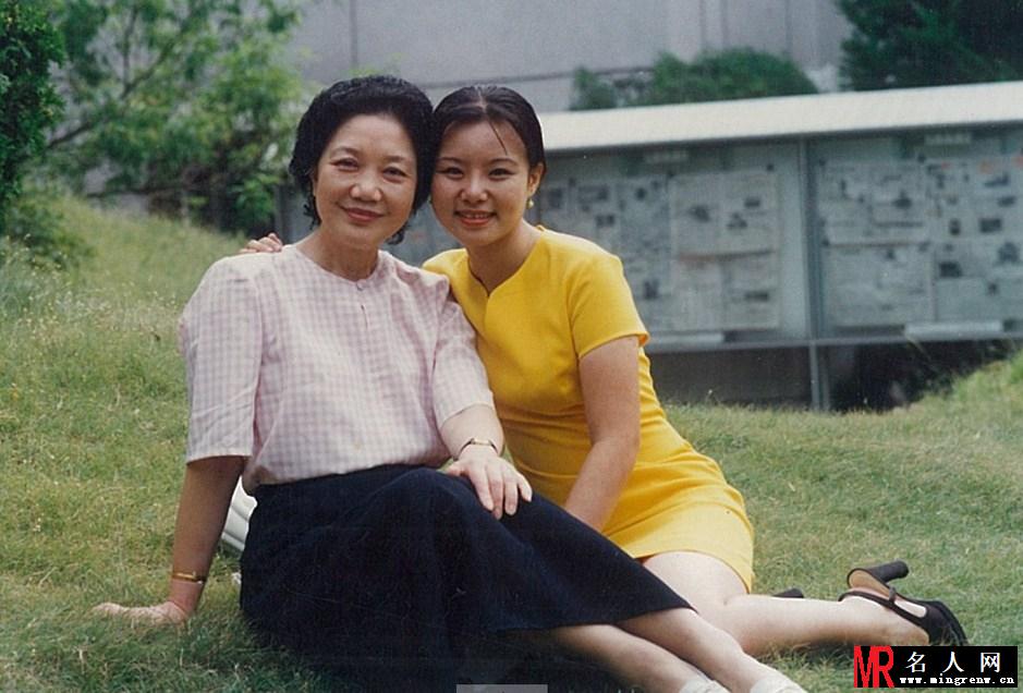 龚琳娜学生时代照片曝光 青涩摸样很美很清纯(1)