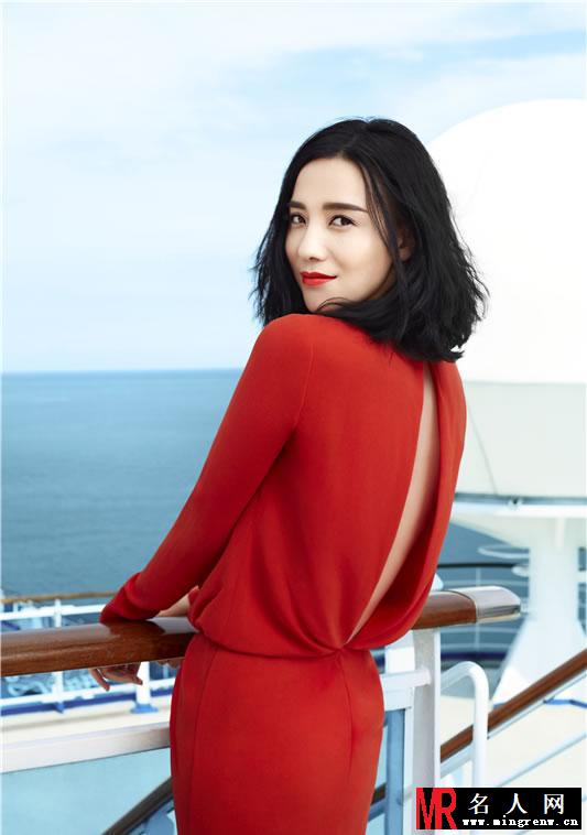 宋佳曝游轮写真大片 修长美腿性感红唇(1)