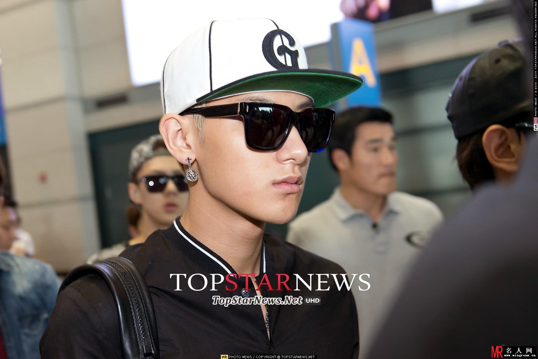 2014年6月EXO武汉飞韩国机场时尚写真 黄子韬图片写真帅气(1)
