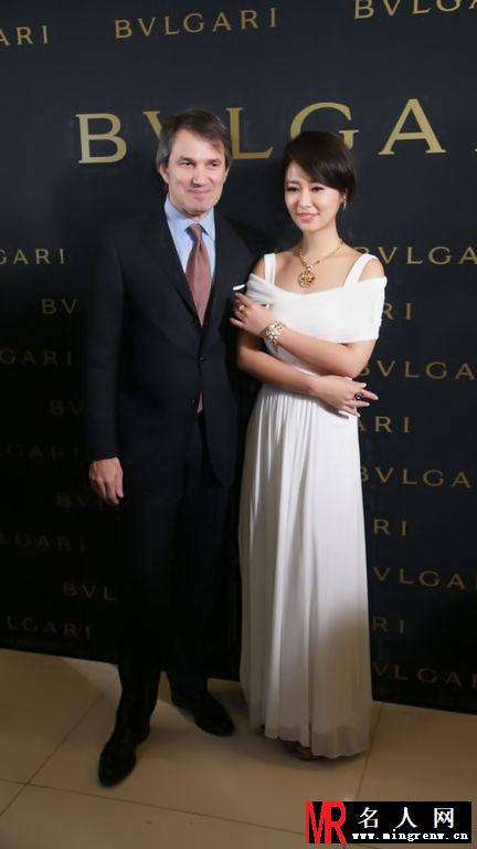 林心如深V白裙现身西安宝格丽精品店开幕 暂时不考虑结婚(1)