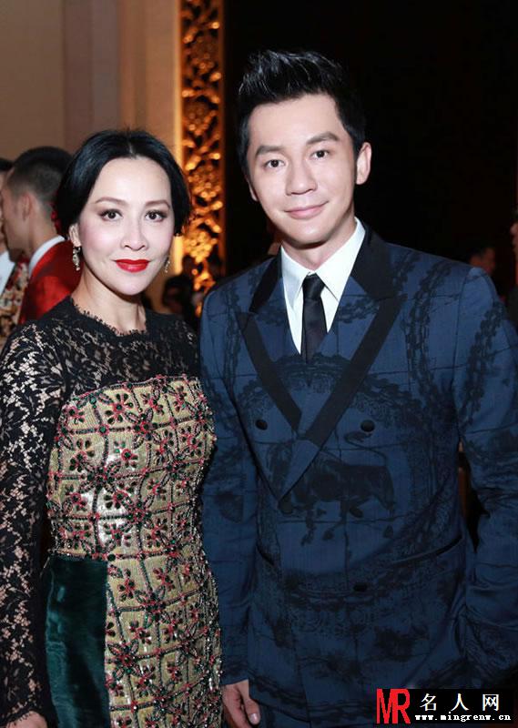 李晨刘嘉玲亲密合照 出席奢侈品欢庆派对(1)