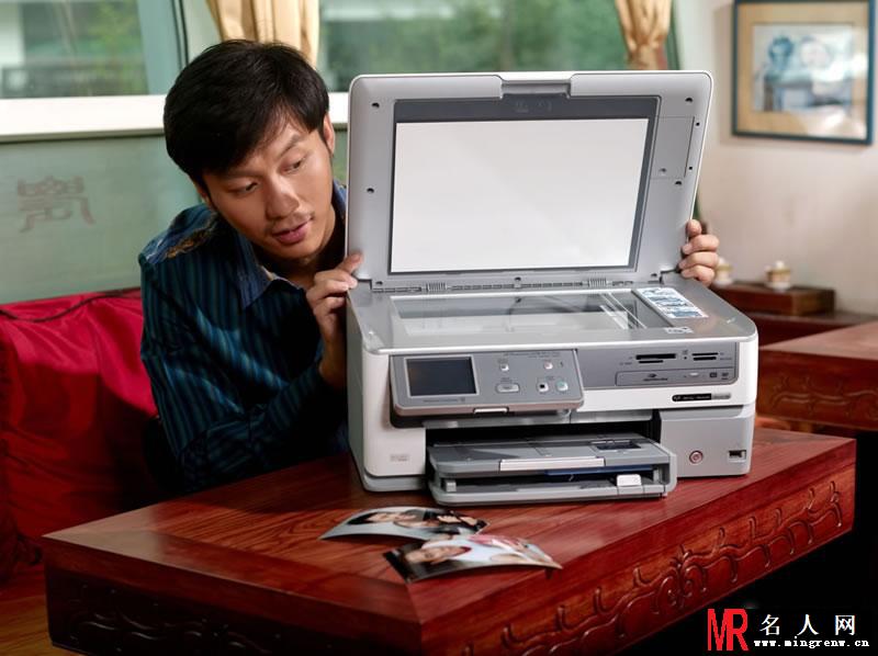 李晨早期代言惠普广告高清组图 胡子拉碴显憔悴(1)
