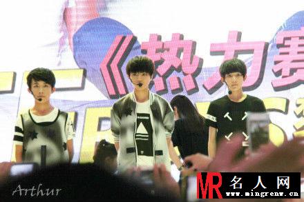 TFBOYS《China Joy》活动现场 蓝色套装阳光帅气(1)