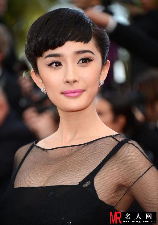 杨幂刘恺威亮相Dior红毯秀 模范夫妻深情相视(1)