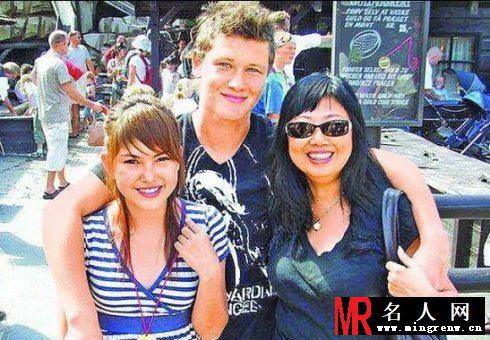 周杰伦新娘昆凌被曝整容前照片遭网友吐槽：惨不忍睹(1)