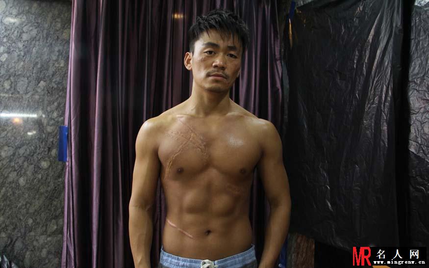 王宝强健身私照曝光 健硕身姿获赞(1)