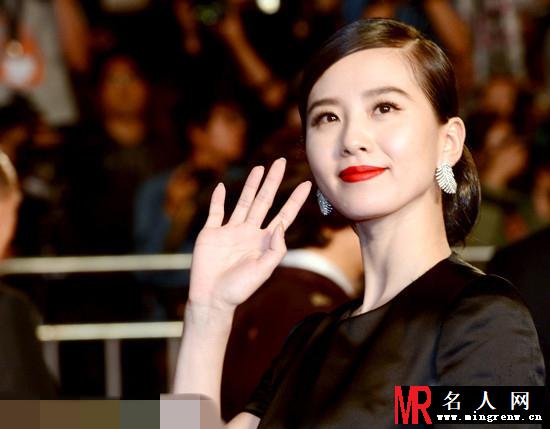 刘诗诗惊艳亮相电影节 婀娜身姿获赞(1)