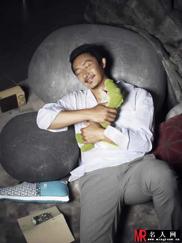 涂松岩时尚写真曝光 沉稳儒雅魅力十足(1)