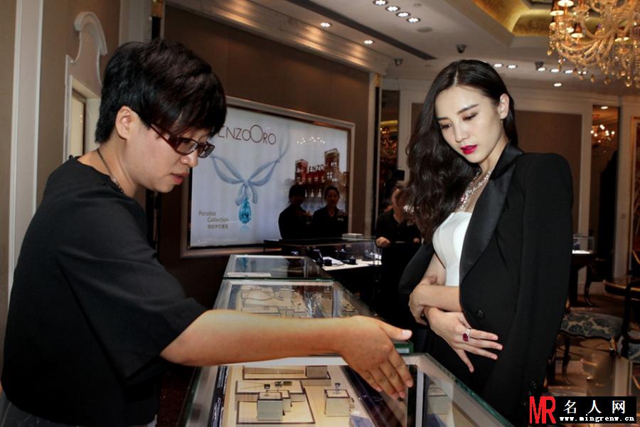 小宋佳现身珠宝活动 高贵耀眼尽显女王气质(1)