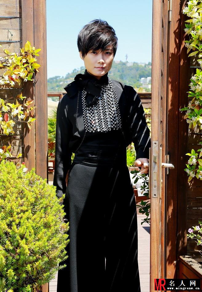李宇春戛纳写真曝光 黑衣黑裤显帅气(1)