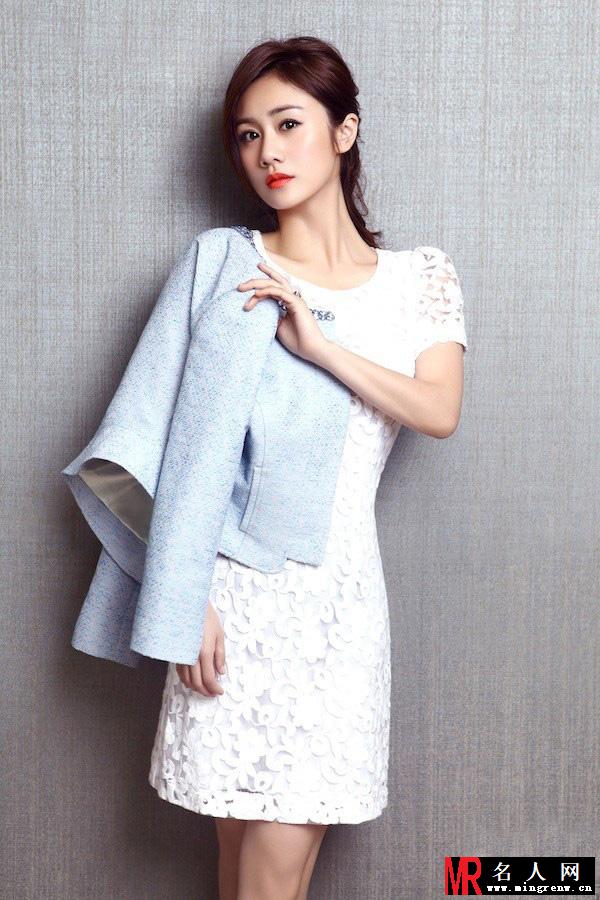 刘芸优雅气质写真大片 秀美腿获赞(1)