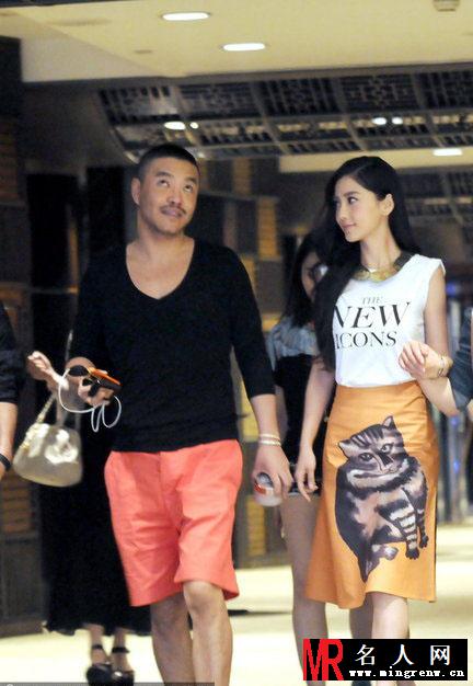 Angelababy一路被扶 与潮男热聊赶看权志龙个唱(1)