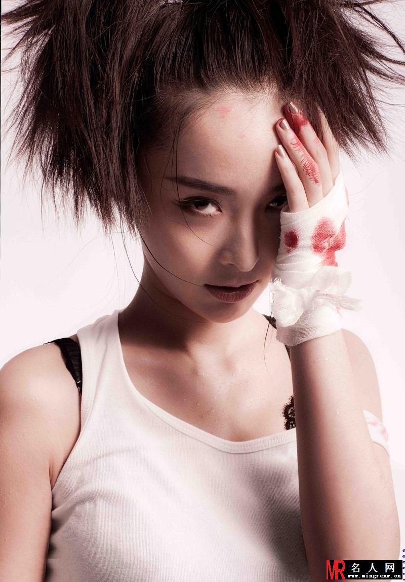 李曼性感写真大片 演绎女神与女战神(1)