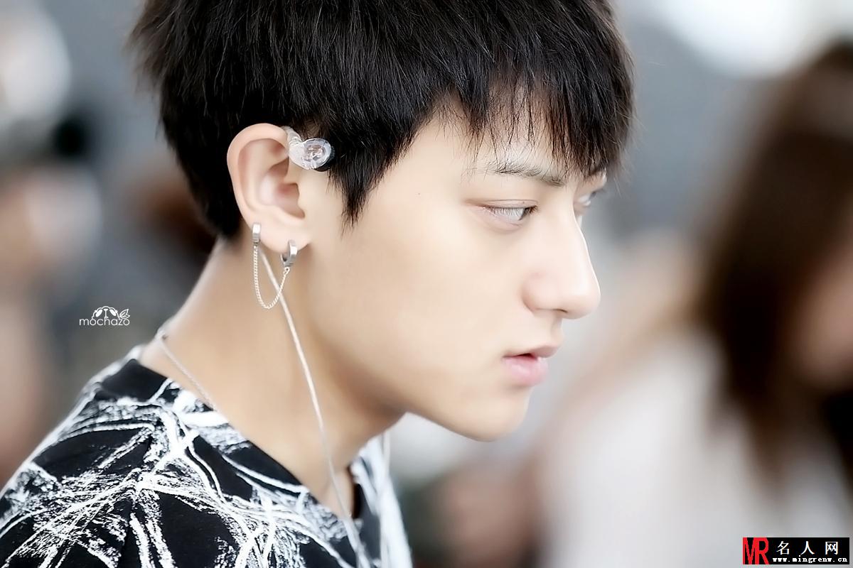 2014年8月EXO仁川飞南京机场时尚帅气写真黄子韬图片写真(1)