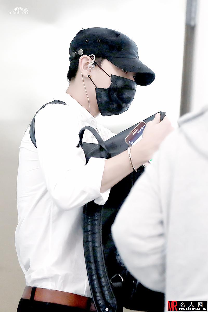 2014年9月EXO韩国金浦飞北京帅气亮相机场黄子韬图片写真(1)