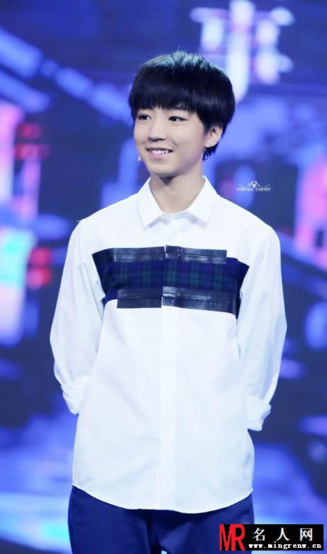 TFBOYS王俊凯《中国文艺》 两个虎牙可爱至极(1)