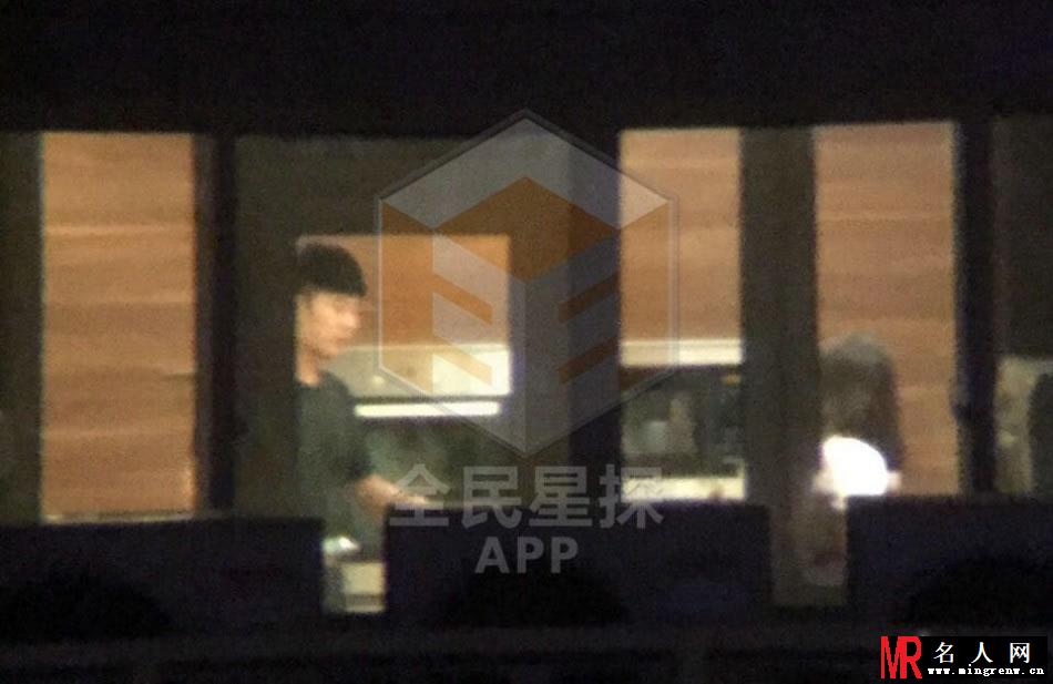 陈赫公寓夜会张子萱 激吻熊抱全纪录(1)
