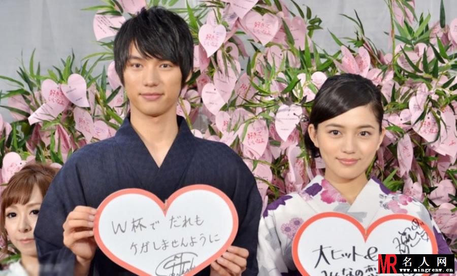 福士苍汰川口春奈着浴衣亮相秀恩爱(1)
