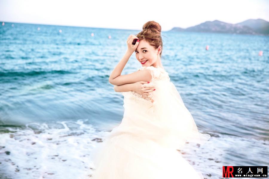 金莎曝唯美婚纱写真 浪漫海边期待出嫁(1)