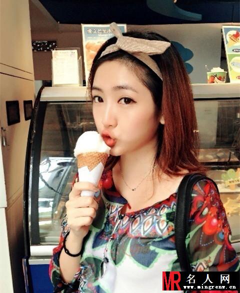 李心洁小三李悦彤私房照 卖萌秀豪乳(1)