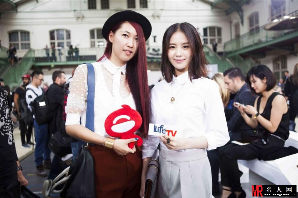 刘诗诗李晖同现巴黎时装周 尽显小清新(1)