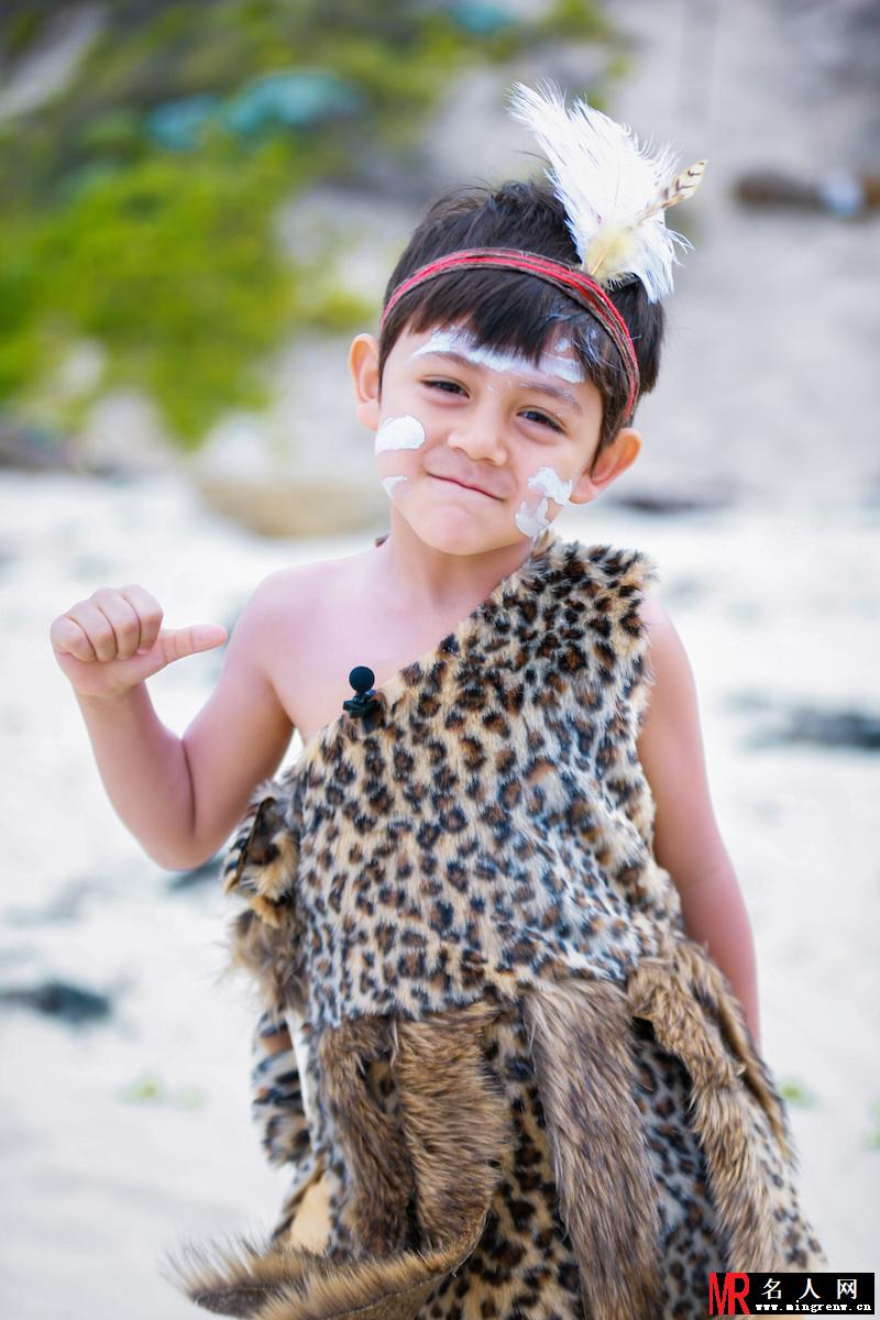 爸爸3曝诺一原始人写真 秒变帅气小野人(1)