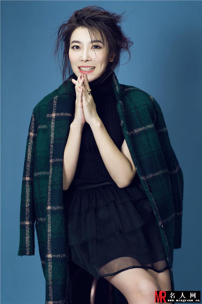 张棪琰曝初秋写真 发丝凌乱显熟女范儿(1)
