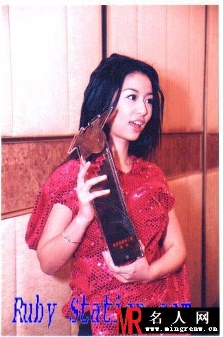 2000年香港劲歌金曲颁奖典礼 林心如获最佳新人铜奖(1)