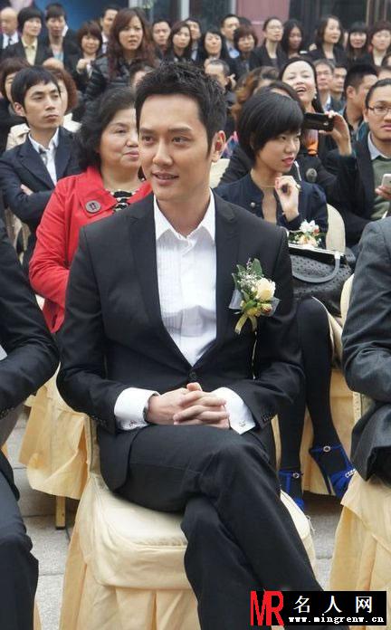 2012年莱克斯顿剪彩仪式 冯绍峰受邀剪彩霸气登场(1)