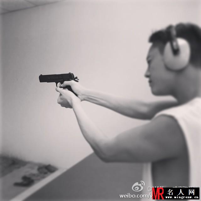 陈伟霆微博自拍2014上半年合集 与李易峰再次合作默契自拍(1)
